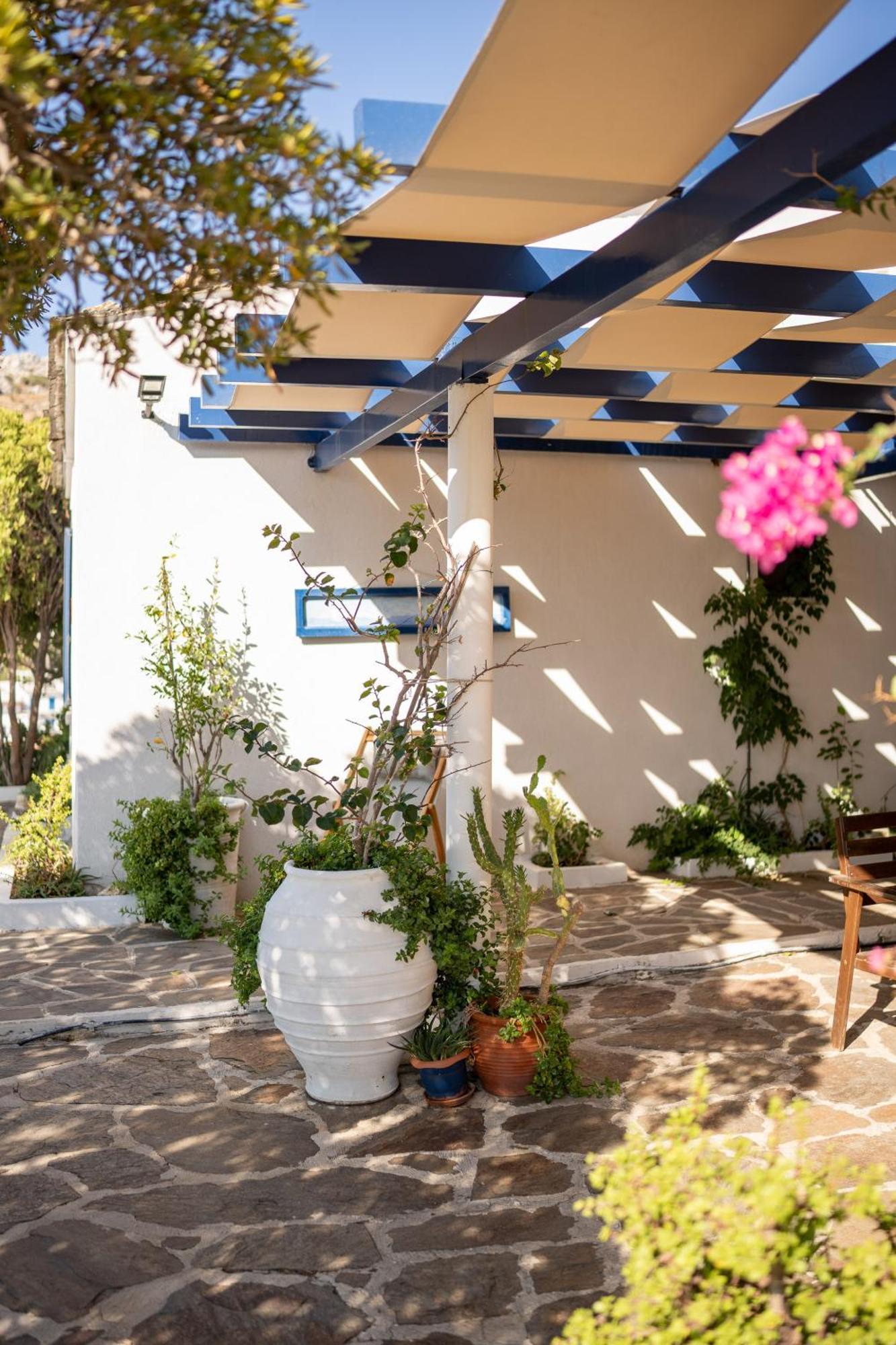 Agriolykos Pension Ágios Kírykos Exterior photo