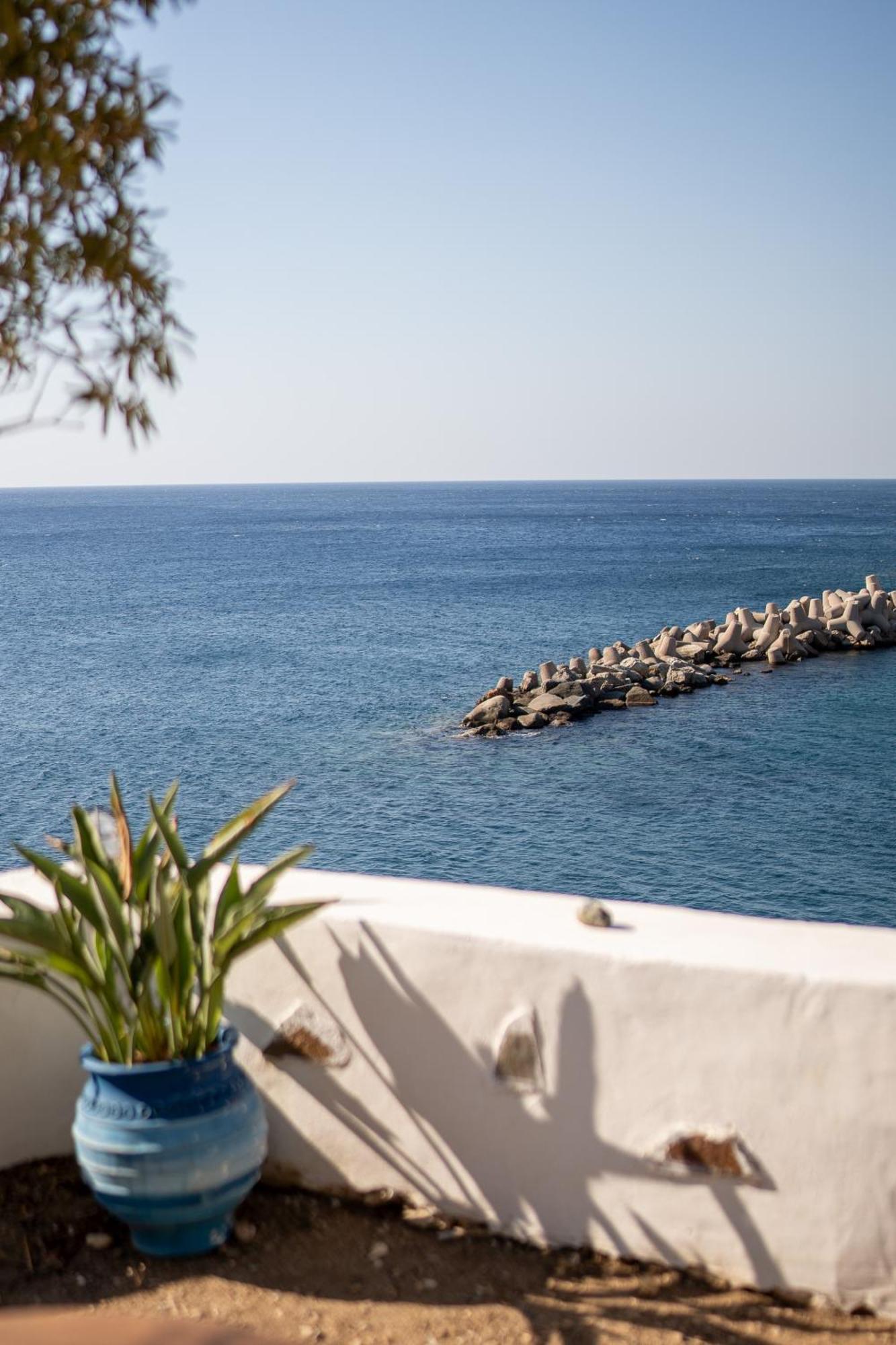 Agriolykos Pension Ágios Kírykos Exterior photo