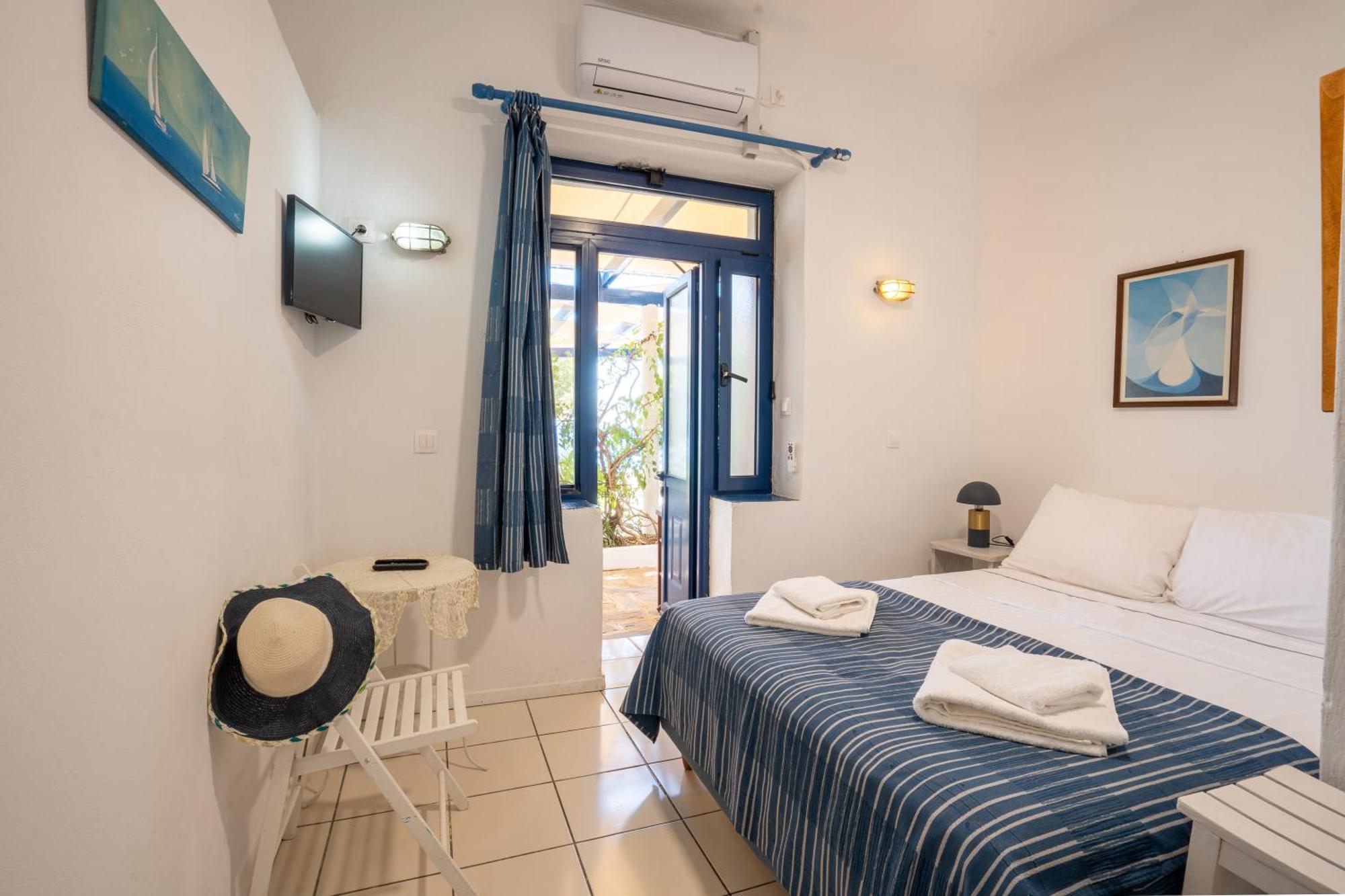 Agriolykos Pension Ágios Kírykos Exterior photo